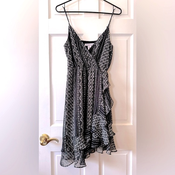 BCBGeneration Faux-wrap Ruffle Skirt Dress - Black- LIKE NEW!! -Size Small - Picture 4 of 16